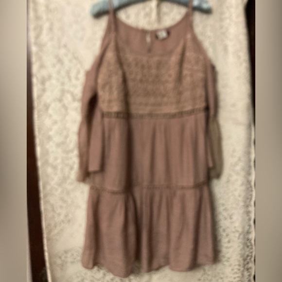 VIVID IMPORTERS NY Cild Shoulder Blouse ((M) - Picture 1 of 10